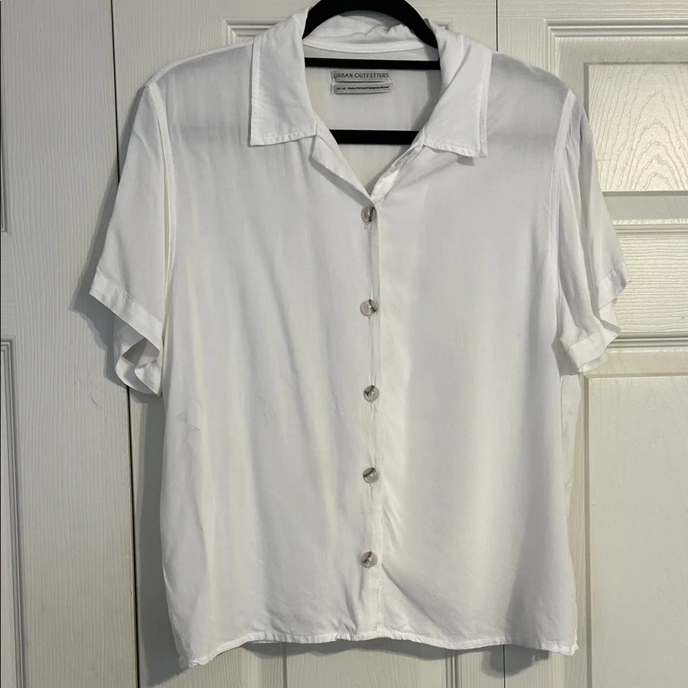 URBAN OUTFITTERS Size Medium White Short Sleeve Button Down Shirt Minimalist - Picture 2 of 7